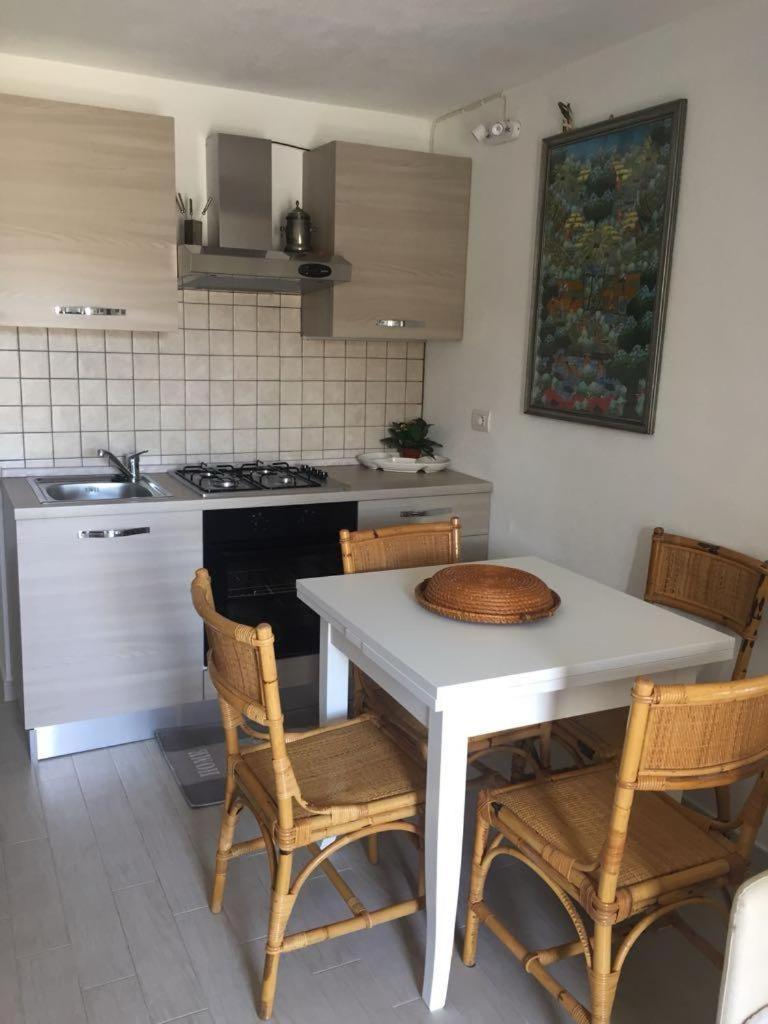 Blue Portrait House Apartment Golfo Aranci Exterior photo
