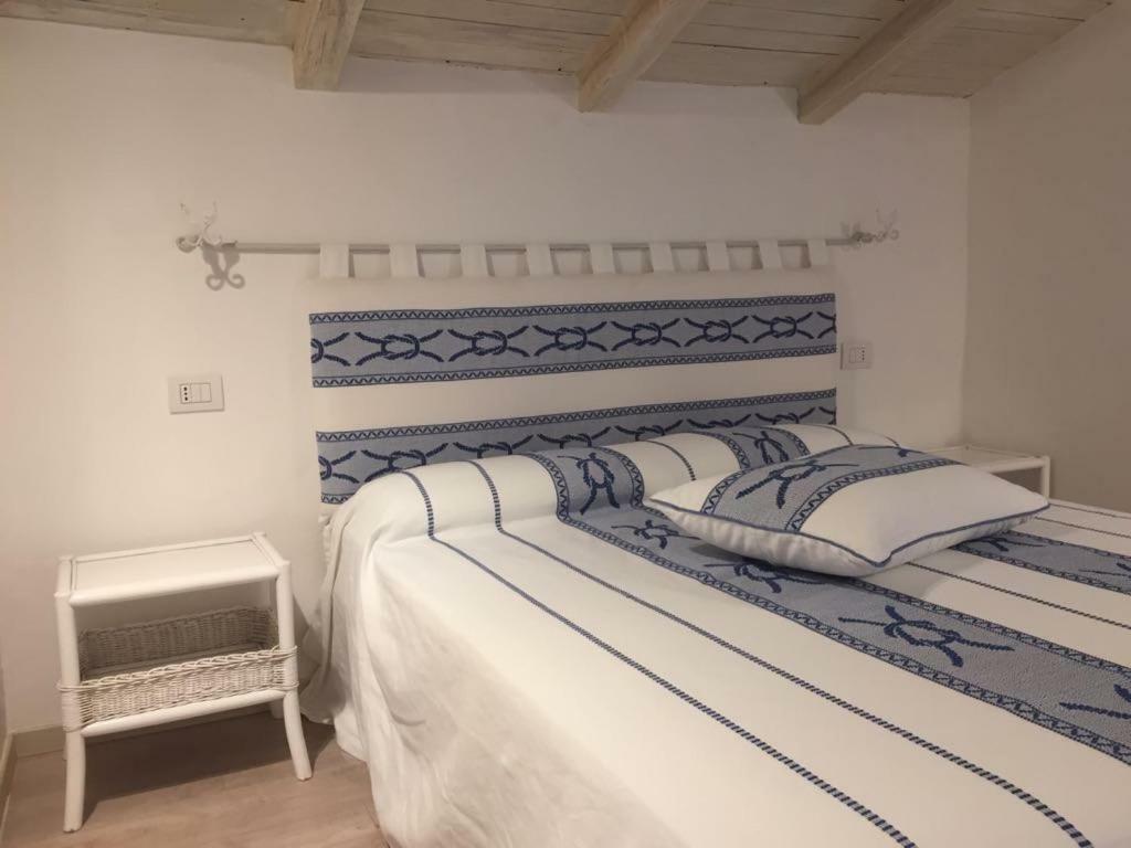 Blue Portrait House Apartment Golfo Aranci Exterior photo