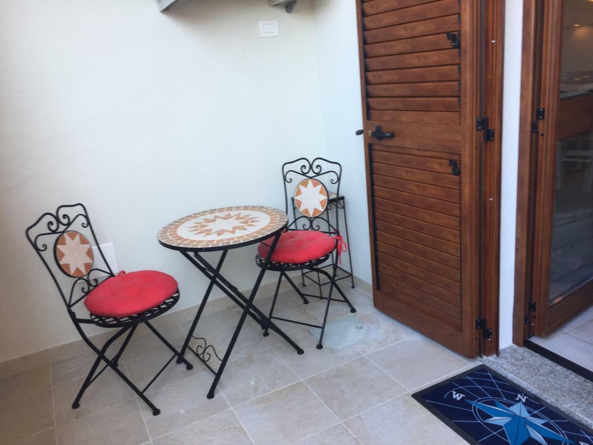 Blue Portrait House Apartment Golfo Aranci Exterior photo