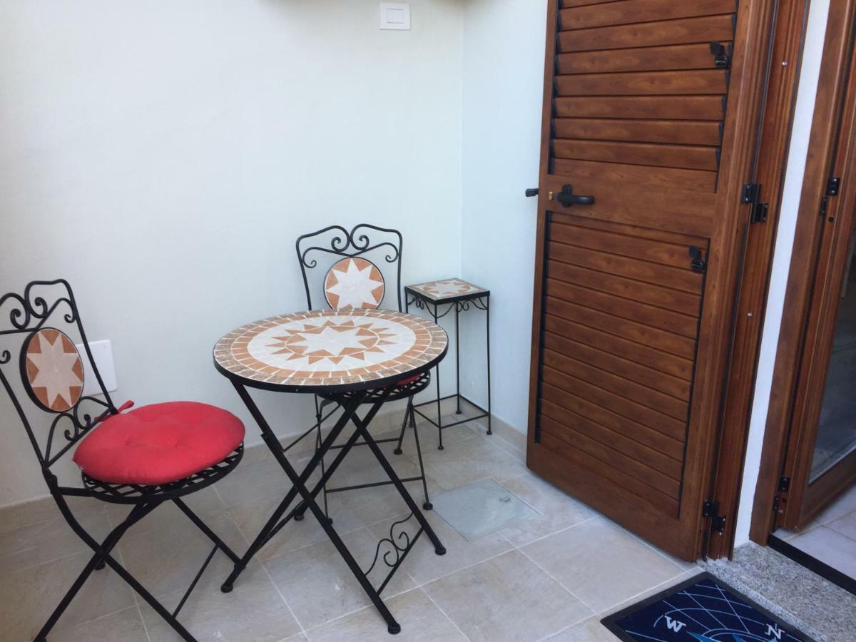 Blue Portrait House Apartment Golfo Aranci Exterior photo