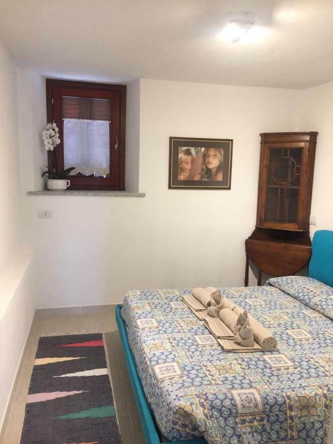 Blue Portrait House Apartment Golfo Aranci Exterior photo