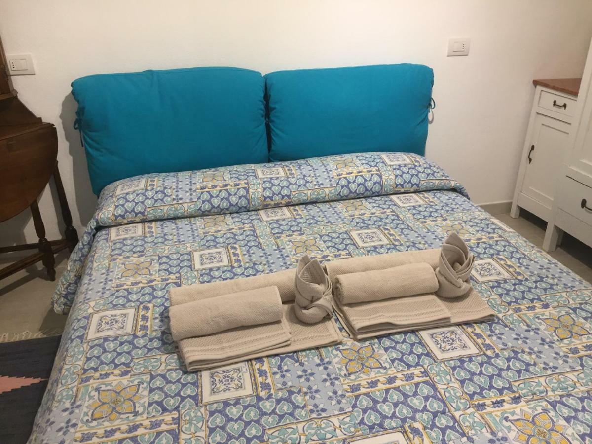 Blue Portrait House Apartment Golfo Aranci Exterior photo