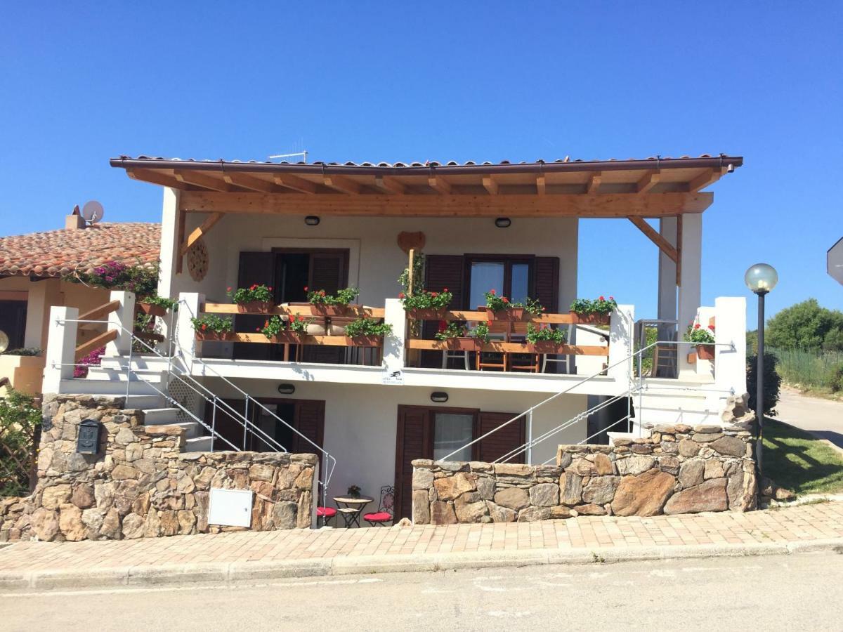 Blue Portrait House Apartment Golfo Aranci Exterior photo