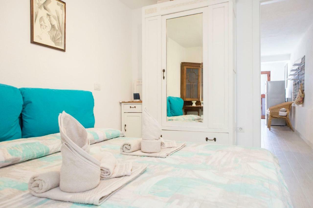 Blue Portrait House Apartment Golfo Aranci Exterior photo