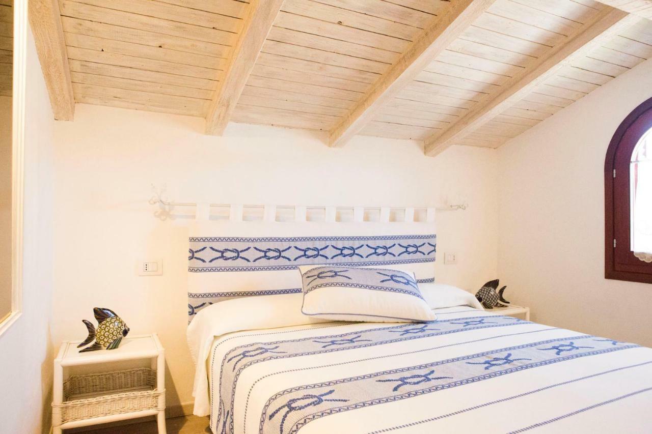 Blue Portrait House Apartment Golfo Aranci Exterior photo